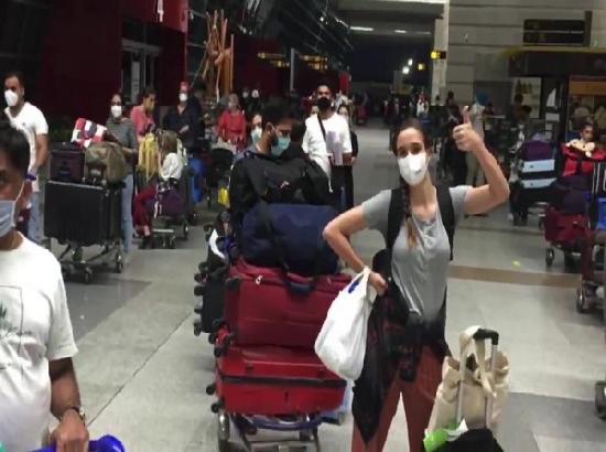 Coronavirus lockdown: 430 Australians, 14 New Zealanders fly back home on special flight