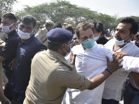 Rahul Gandhi roughed up by UP police on way to Hathras