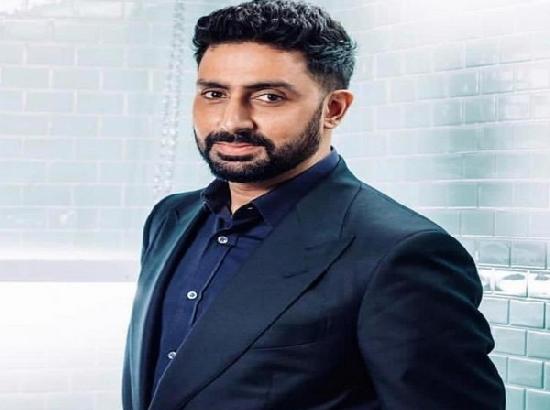 Abhishek takes late night walk in hospital, talks about 'light at the end of the tunnel