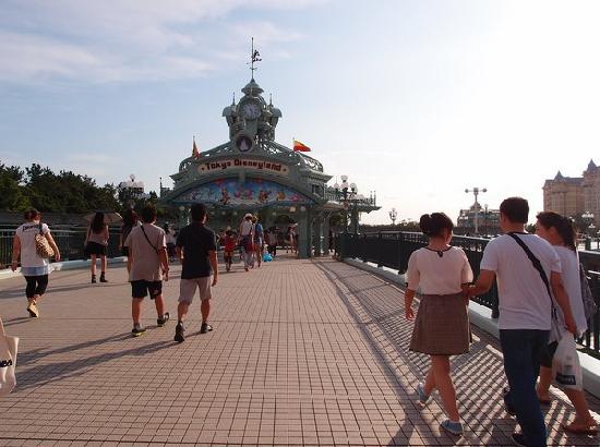 Tokyo's Disney Resort shut amid coronavirus outbreak