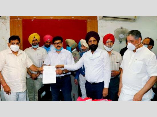 Arora assures Ludhiana Industrialists to sort out their issues  