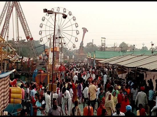 Masses throng SARAS Mela in large numbers on Saturday