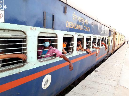 11th Shramik train chugs off from Ferozepur, migrant cheer over arrangements by Punjab Govt