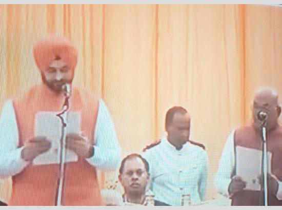 6 inducted as Cabinet and 4 as Ministers of State inducted in Khattar Cabinet