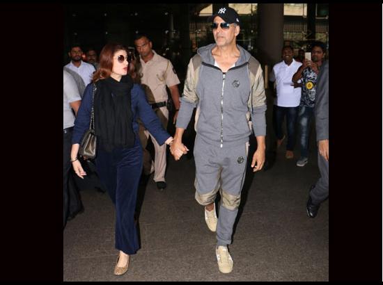 Mumbai: Akshay Kumar and Twinkle Khanna seen at airport
