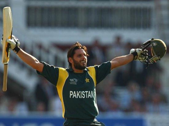 Former Pak cricketer Shahid Afridi tests positive for Covid-19