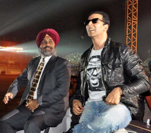 Akshay, Deepika Padukone, Chitrangada Singh mesmerise the audience.