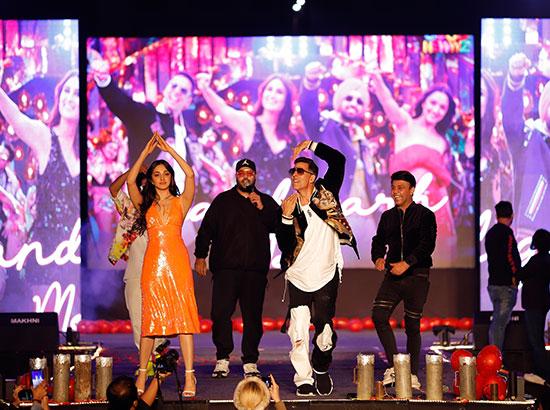 Akshay Kumar, Kiara Advani, Badshah perform at Chandigarh University - Photo Feature