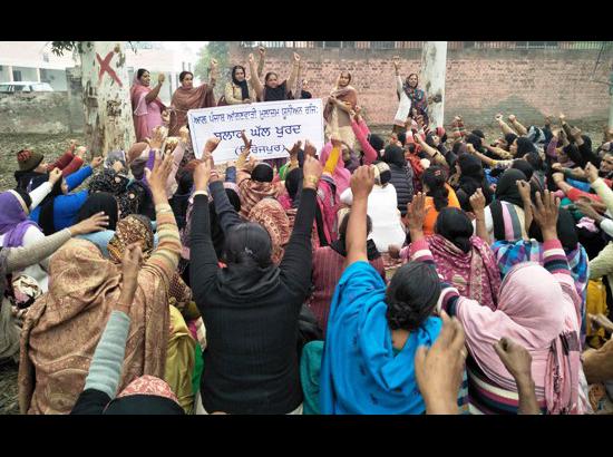 Anganwadi workers protest against Punjab Government