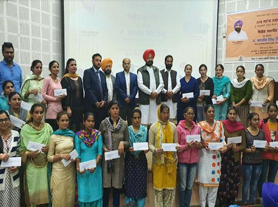 Balbir Sidhu hands over Appointment Letters to 308 Staff Nurses