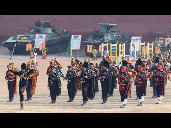 Golden Arrow Division organizes military band and equipment display in Ferozepur