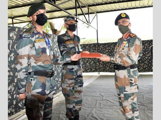 Army Chief reviews operational preparedness of Western Border