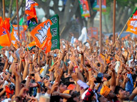 BJP Set for Victory In Delhi MCD Election Result 2017, AAP Calls It 'EVM Wave'