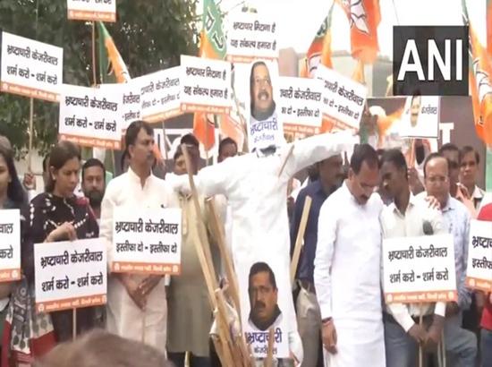 BJP intensifies attack against Kejriwal; burns 'Holika' of corruption, demands Kejriwal's resignation