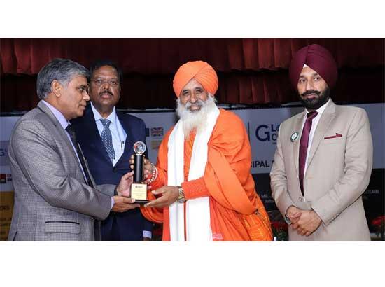Chandigarh University honors environmentalist Balbir Singh Seechewal with “Friend of Earth” Award 