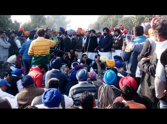 MC Polls: SAD protest in Ferozepur, Sukhbir Badal asks workers to block traffic 