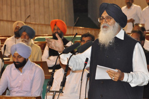 Badal calls for framing New Constitution on genuinely:Favours complete ban on Opinion and exit Polls
