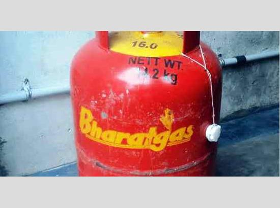 Good news for 7 crore customers, LPG cylinder can be booked through WhatsApp