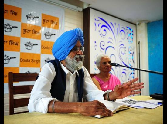 ‘Traffic Man’ Boota Singh lashes out at Congress and BJP for their callous attitude towards growing city’s issues

