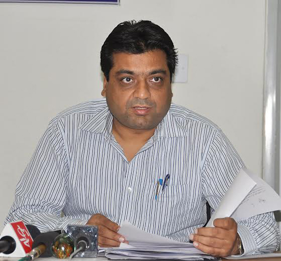 SAD-BJP candidate Deepinder Dhillon complaints to DRO Patiala against Preneet Kaur on fore
