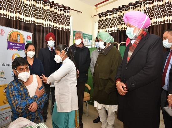 Capt Amarinder rolls out Covid vaccination for 1.74 health care workers in Punjab, 5 get jabs in his presence