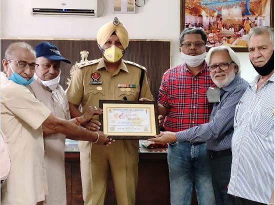 CPUJ honour Bhupinder Singh SSP for excellent services as Corona Warrior