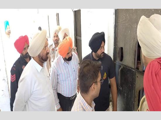 Randhawa conducts surprise check at Central Jail Gurdaspur, Hears out grievances of inmates 