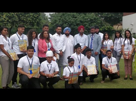 Amarinder urges visiting UK youths to dispel misgivings about Punjab back home
