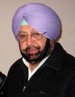 Amarinder took a jibe at Aam Aadmi Party & its leader Arvind Kejriwal for pasting posters 