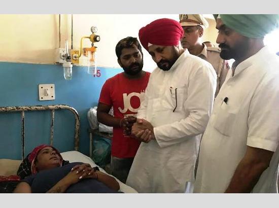 Cabinet Minister Charanjit Singh Channi enquires after victim Meena Rani