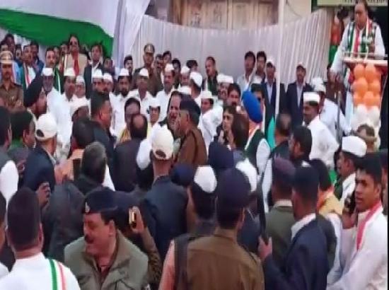 Congress leaders brawl during flag hoisting ceremony in Indore