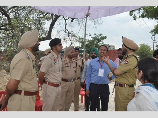DC & CP congratulate counting and security staff for successful completion of LS polls

