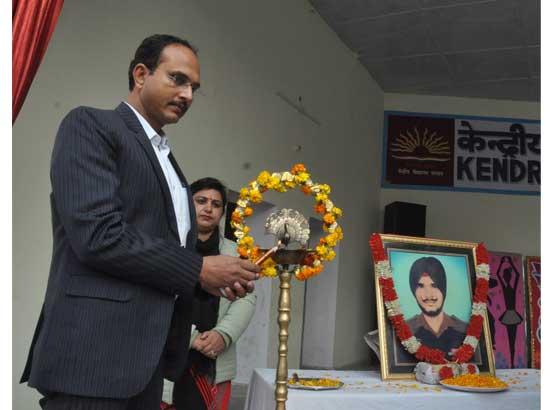 DC calls upon youth to follow the footsteps of Martyrs
