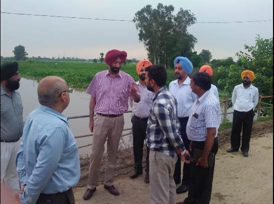DC inspects Sirhind Choe as the water level increases


