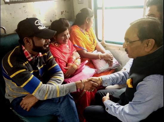 DC Ferozepur visits Hussainiwala by train to pay floral tributes to martyrs