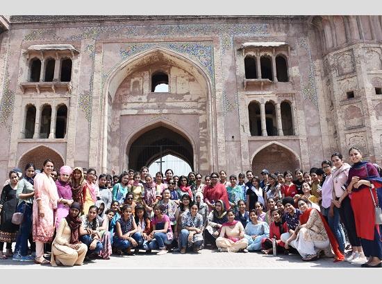KMV Organizes an Educational Trip to Jahangir Sarai