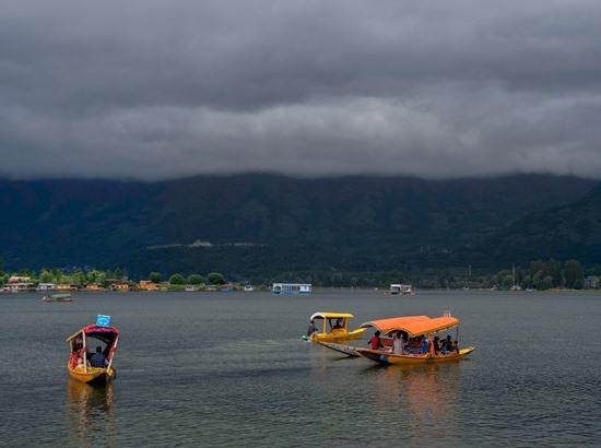 Dal Lake in Srinagar undergoes cleaning following COVID-19 guidelines