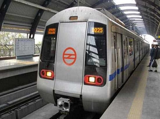 Man commits suicide at Tagore Garden metro station ( Watch Video ) 

