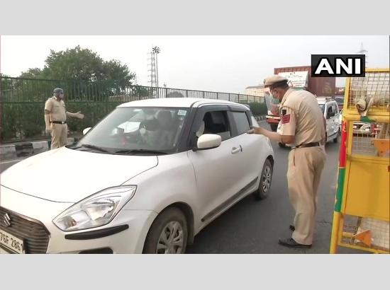 Delhi police check vehicles at Delhi-Gurugram border after sealing of Delhi