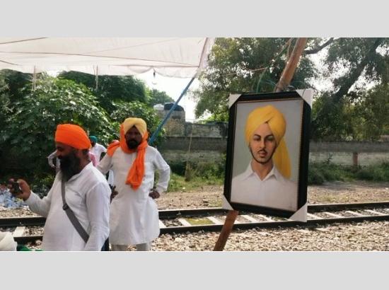 Farmers dedicate protest to Shaheed Bhagat Singh, announce to continue agitation till Oct. 2