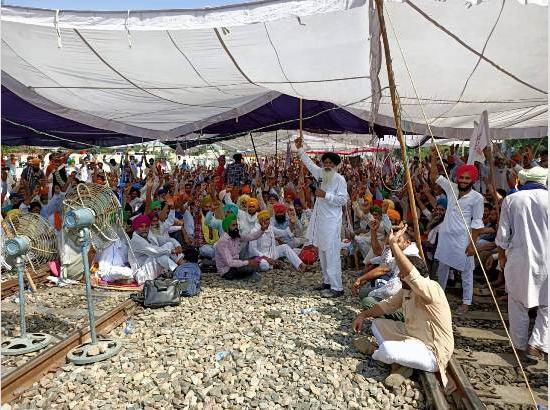Farmers outfits protest continue on 2nd day, extends morcha up to Sept 29