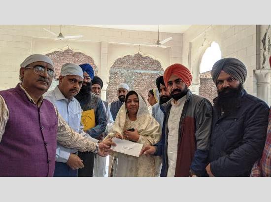 Rs 5 lakhs cheque handed over to Pulwama Martyr Jaimal Singh’s wife on behalf of Pb. Govt.
