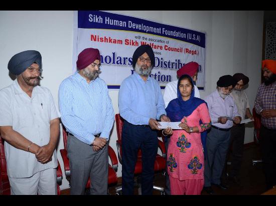 Nishkam Sikh Welfare Council distributes scholarships at GNDU