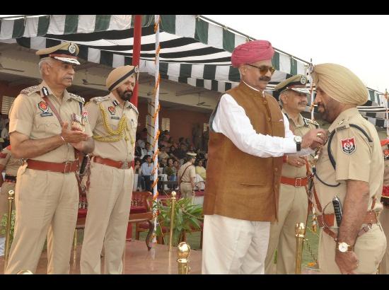 Punjab cops felicitated by Governor for meritorious service