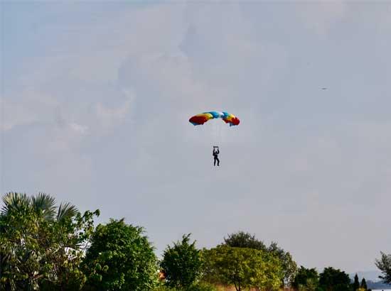 Group Captain Kamal Singh performs Para Jumping Feat from 5000ft at MLF-2019