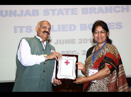 Punjab Governor felicitates Dr. Savina Bansal of GZSCCET for Red Cross fund raising