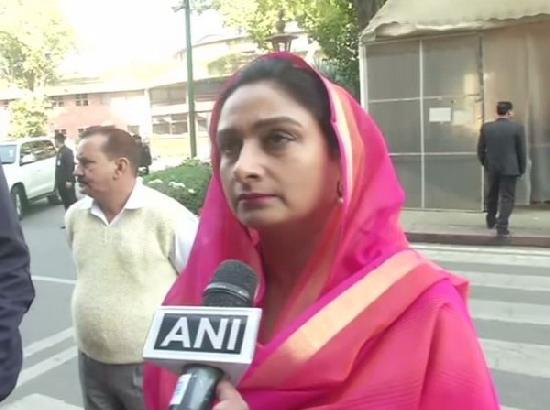 Acknowledge martyrdom of farmers, pay compensation to their families: Harsimrat tells Cent