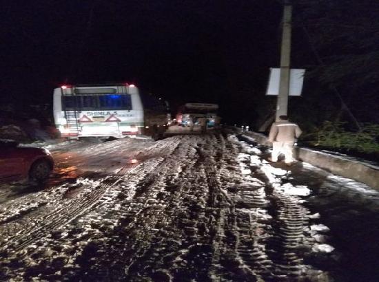 HP: Snowfall disrupts normal life, 223 roads closed