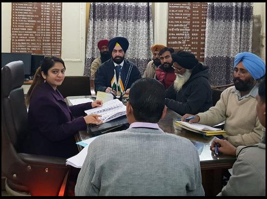 Sub Divisional Election officer Kapurthala holds meeting with ROs 