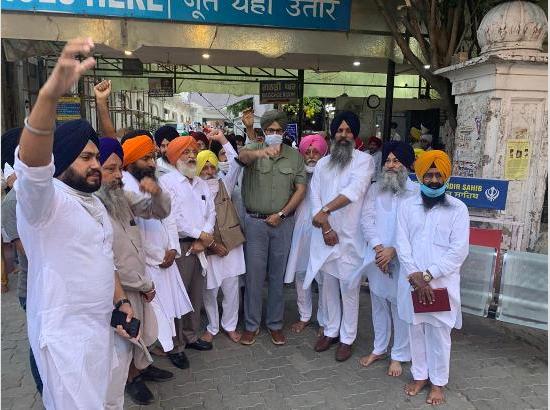 Protests and Slogan shouting mar anniversary of Operation Blue Star in Darbar Sahib complex, watch video 